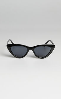 Kayleen Cat Eye Sunglasses in Black