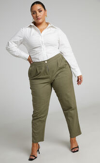 Lavinia Pleated Front Cropped Pant in Olive