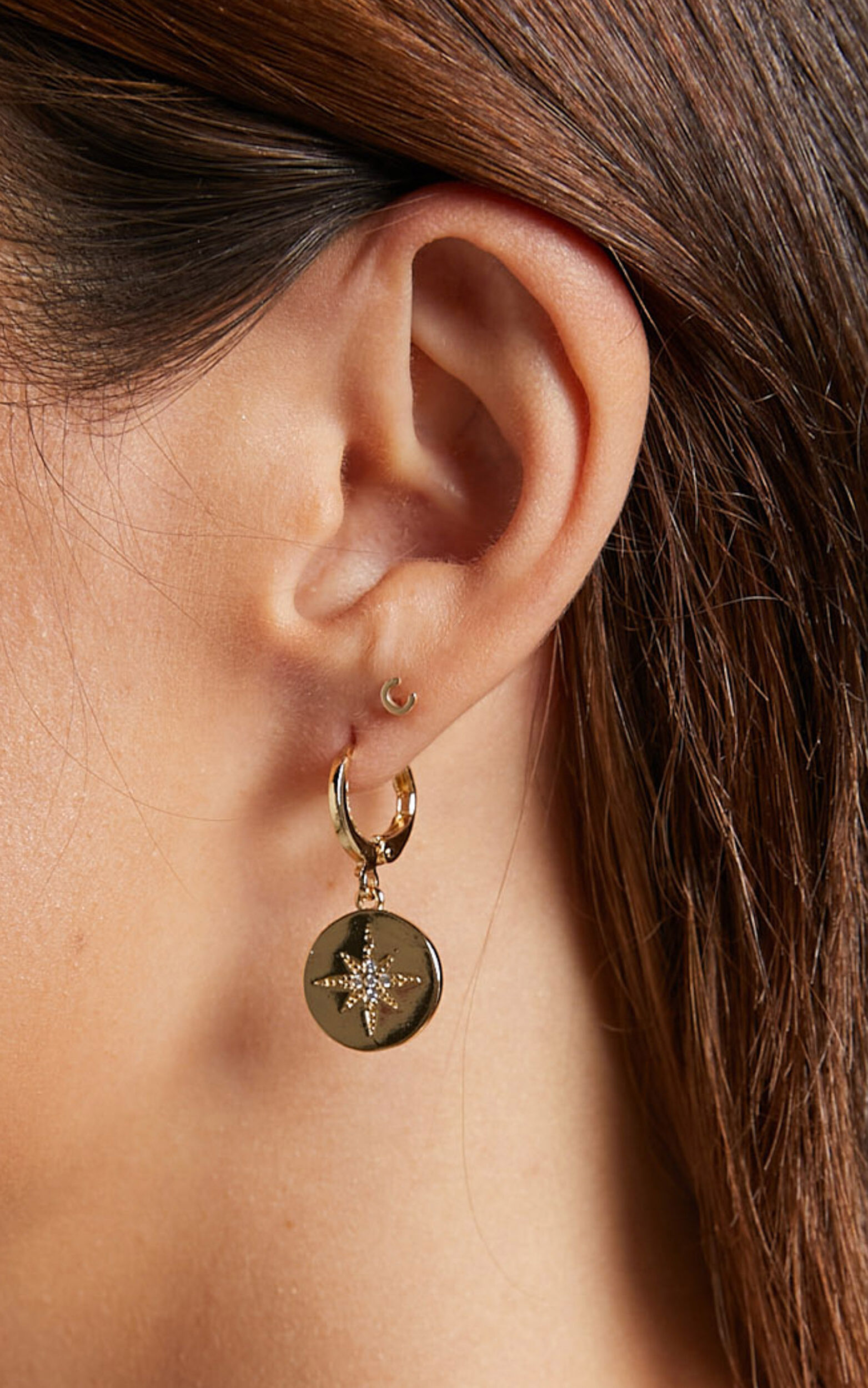 Stefanily Diamante Star Disc Earrings in Gold - NoSize, GLD1
