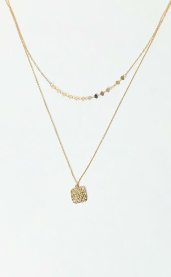 Pendent Necklace in Gold