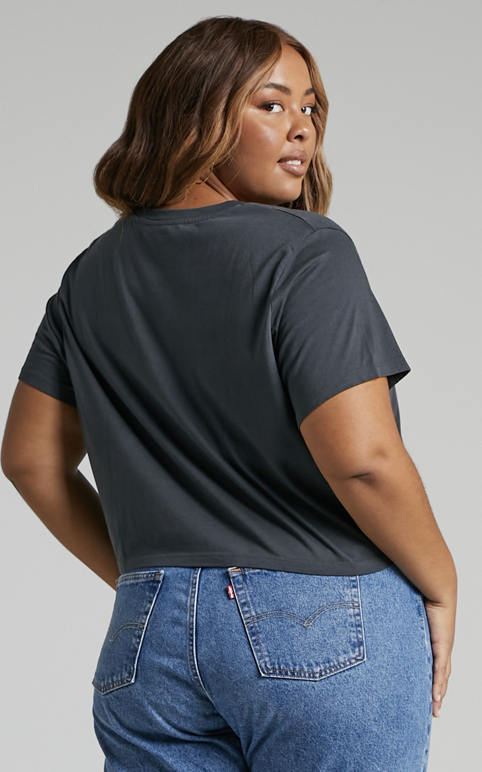 Levi's Curve - Strawberry Poster Logo Cropped Jordie Tee in Pirate Black |  Showpo USA