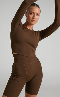 Chimmy Top - Ribbed Long Sleeve Crop Top in Chocolate