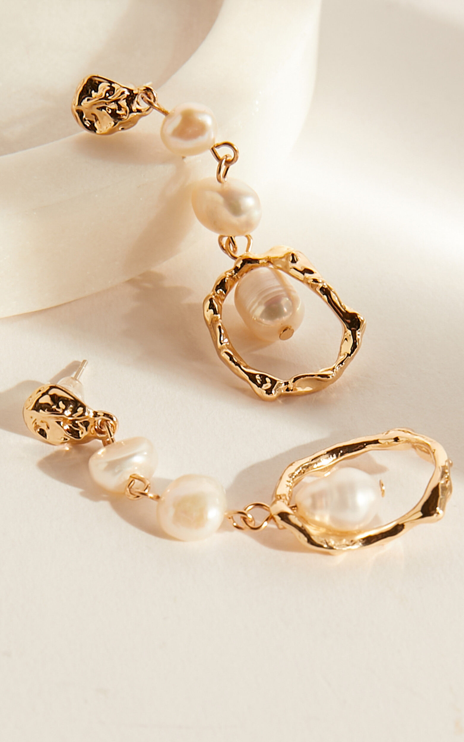 Kheya Earrings - Pearl Drop Earrings in Gold - NoSize, GLD1