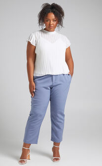 Damika Pants - Cropped Pin Tuck Pants in Blue