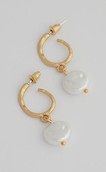 Bron Hoop Earrings in Gold and Pearl