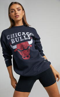 Mitchell & Ness - Chicago Bulls Vintage HWC Big Logo Crew in Faded Black