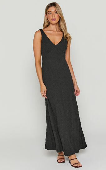 Quinne Midaxi Dress - V Neck A Line Dress in Black