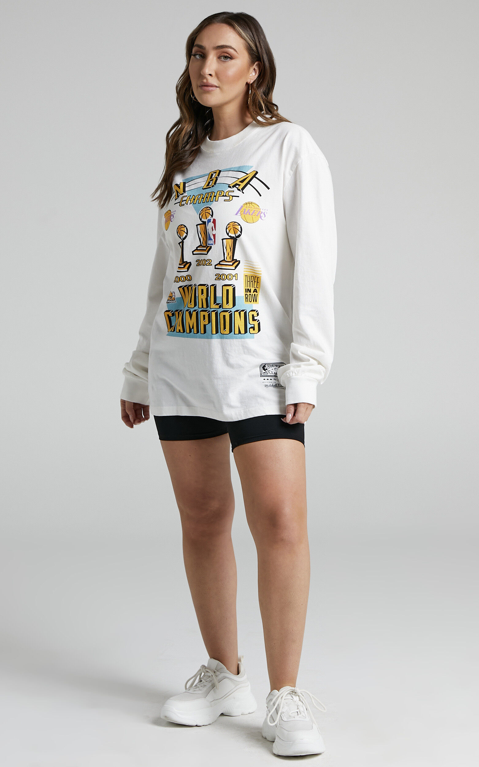 Mitchell & Ness - Los Angeles Lakers 3-Peat Long Sleeve Tee in Vintage White - L, WHT1, super-hi-res image number null