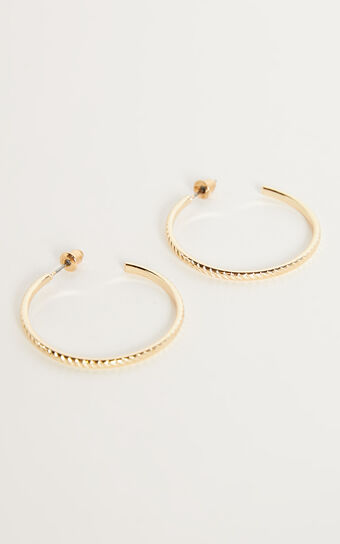 Naya Textured Hoop Earrings in Gold