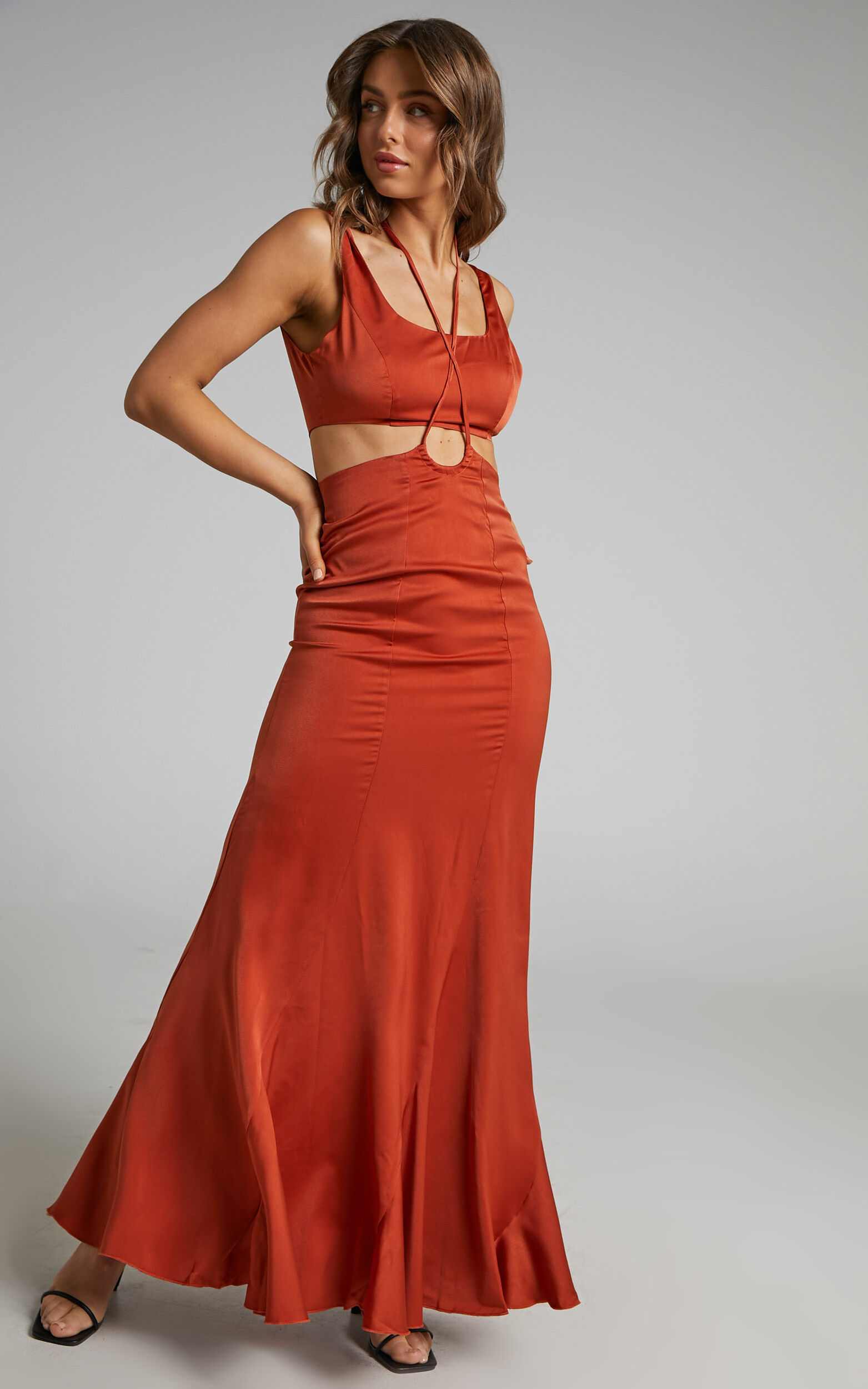 Layla Midaxi Dress - Cut out Halter Neckline Dress in Copper Satin - 06, GLD1