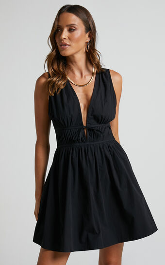 Haydie Mini Dress - Plunge Neck Pleat Detail Dress in Black