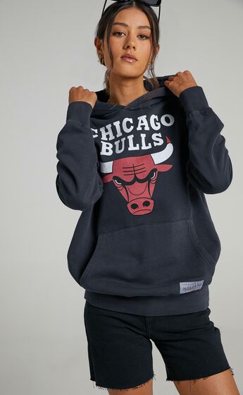 Mitchell & Ness - Vintage Classic Logo Hood Bull in Faded Black