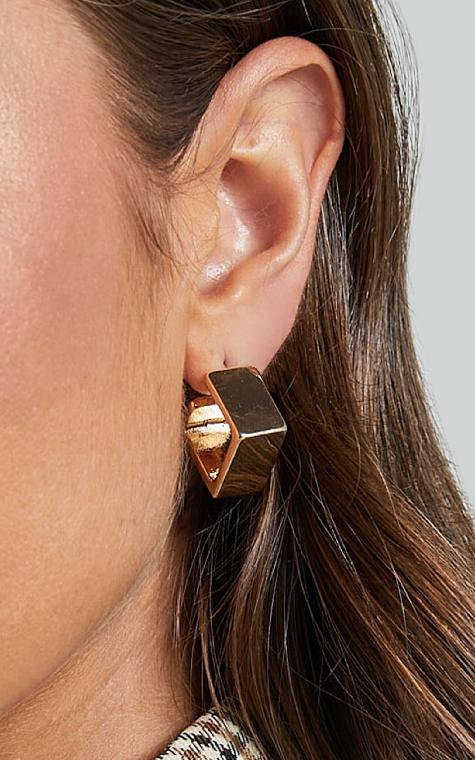 Sheela Hoop Earrings in Gold - NoSize, GLD1