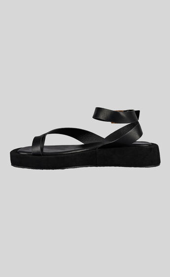 St Sana - Zelda Flatform Sandals in Black