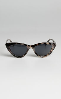 Kayleen Cat Eye Sunglasses in Tortoiseshell