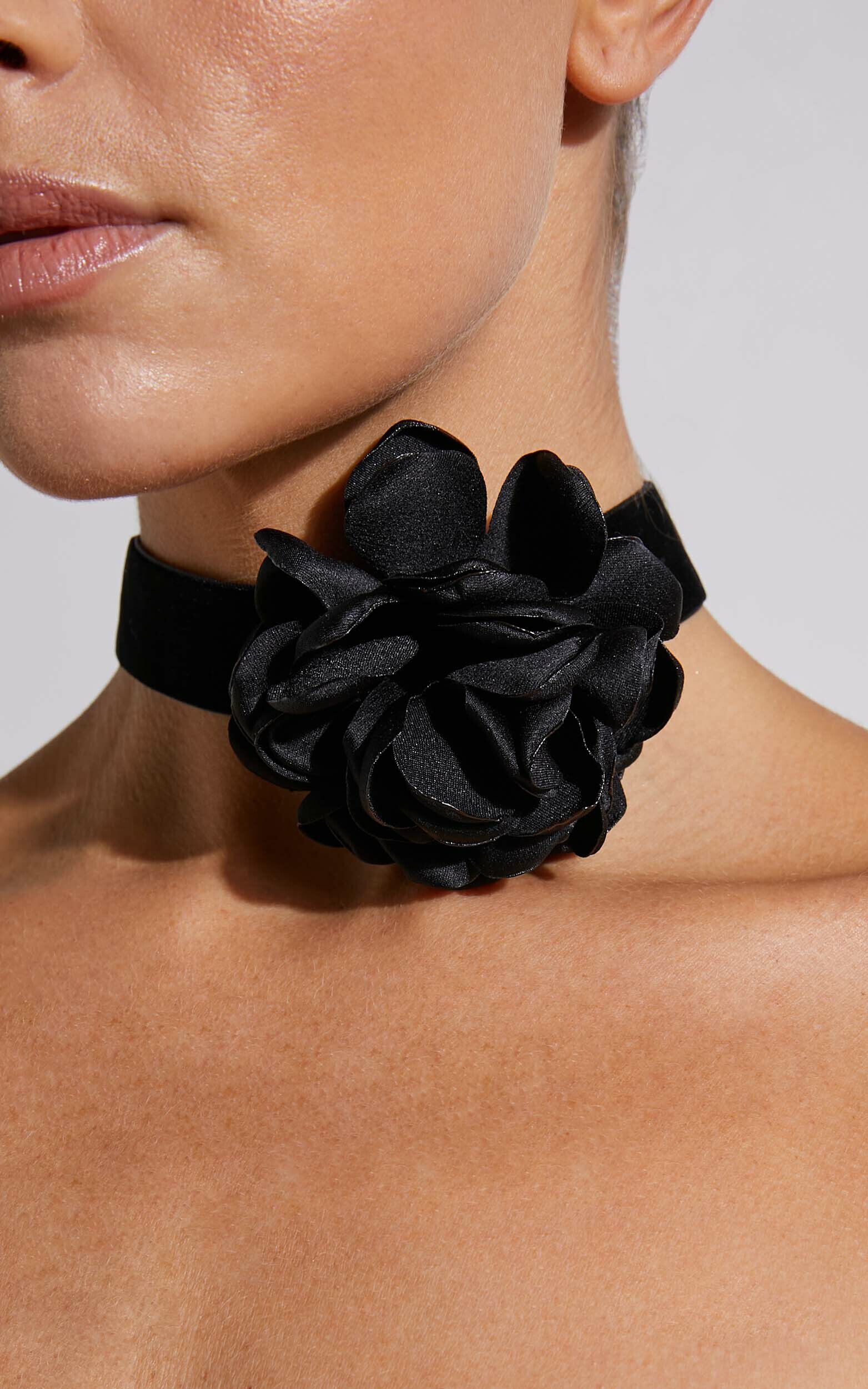Nadia Rosette Choker Necklace in Black