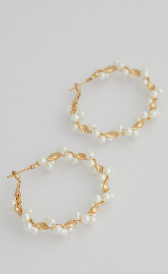 Bev Hoop Earrings in Gold and Pearl