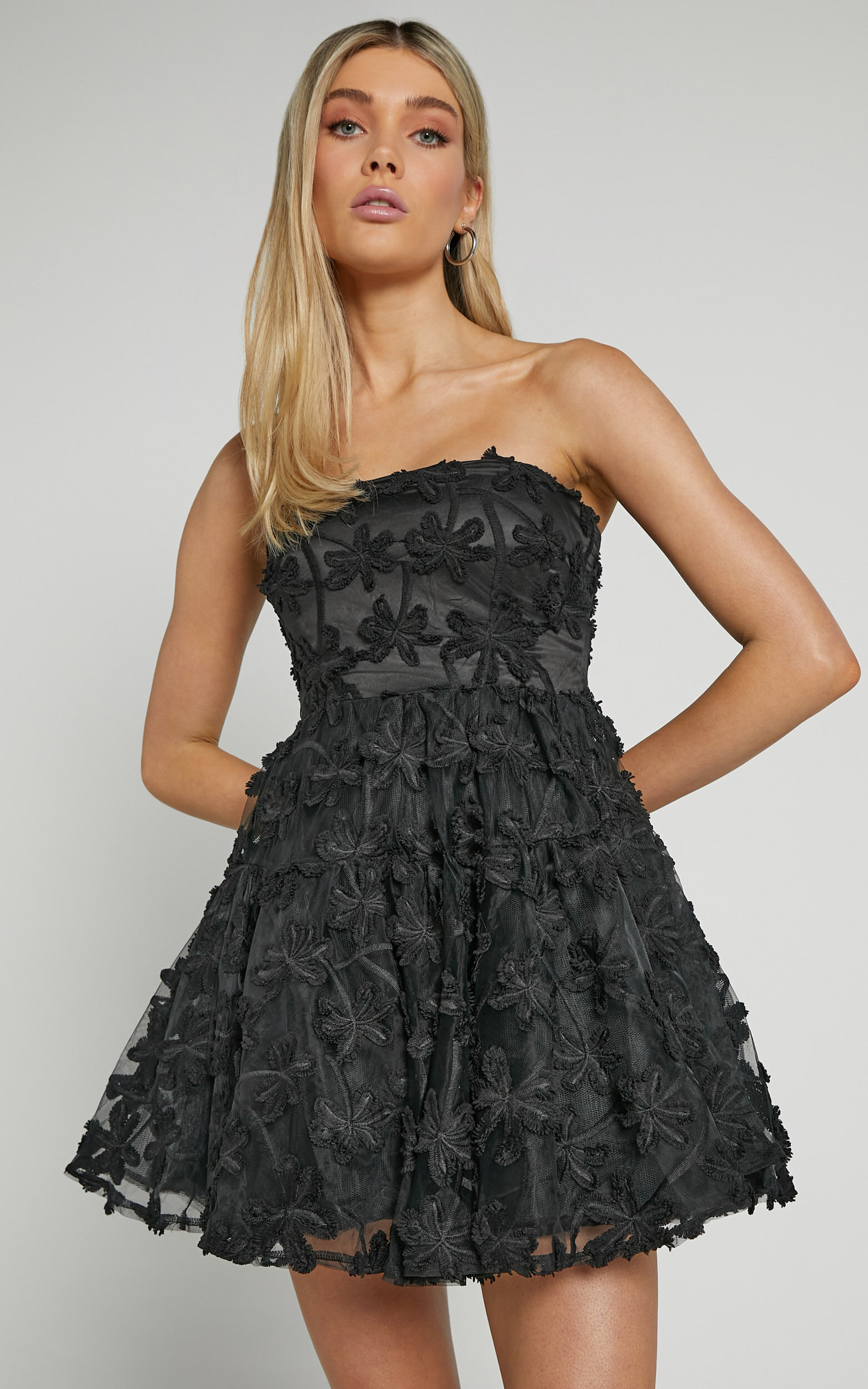 Rheiva Mini Dress - Strapless 3D Embroidery Dress in Black - 10, BLK1