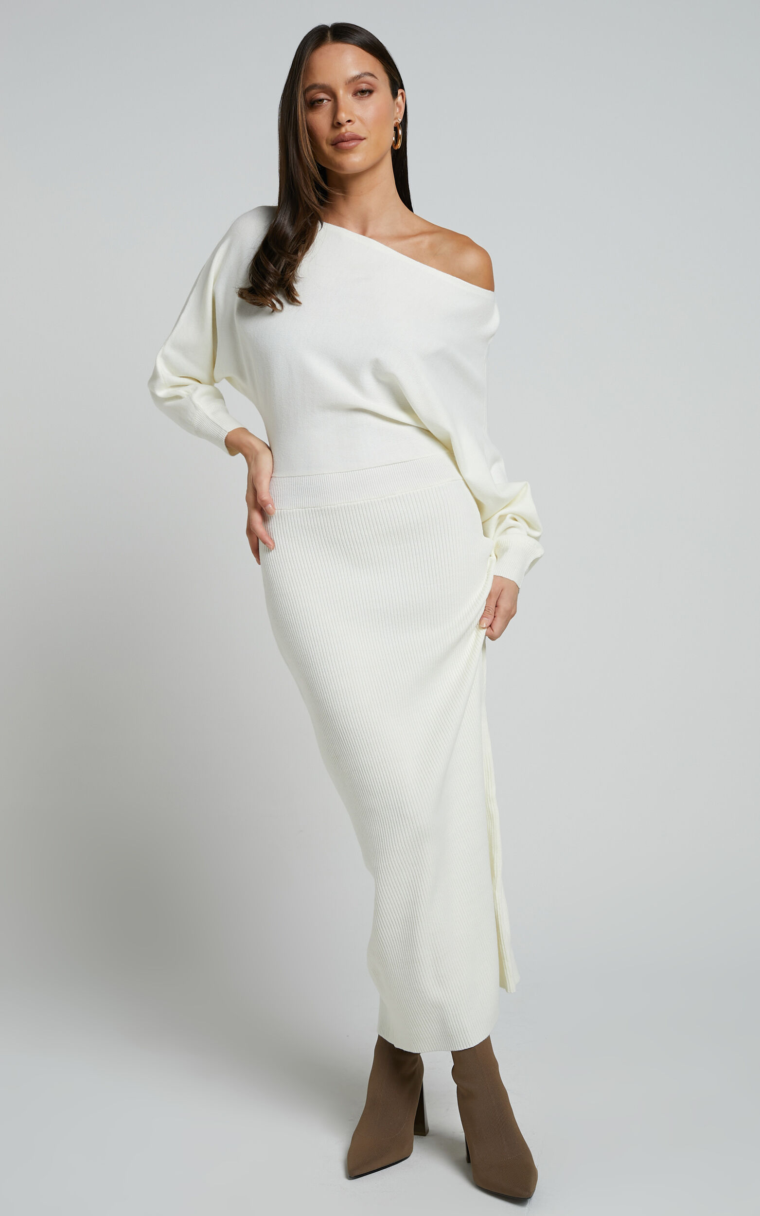 Aleida Midaxi Dress - One Shoulder Asymmetrical Long Sleeve Dress in Cream - 06, CRE1