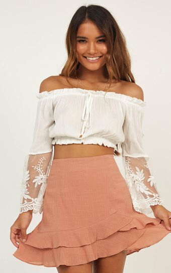 Suenos Crop Top In White Lace