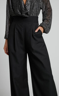 Hirna - High Waisted Pin Tuck Waist Detail Wide Leg Pants in Black