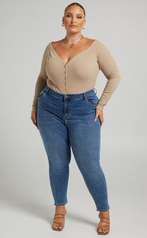 Lucilla Contour fitted Jeans in Blue