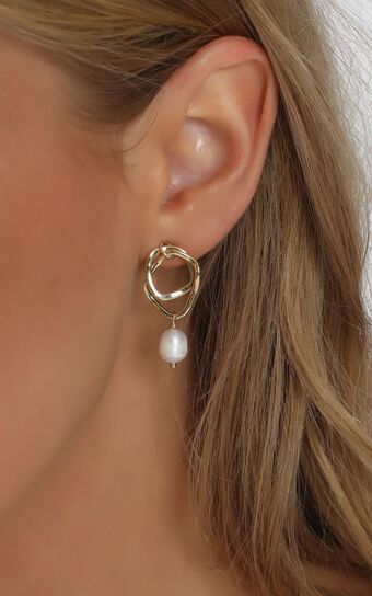 Flora Double Hoop Drop Earring in Gold And Pearl
