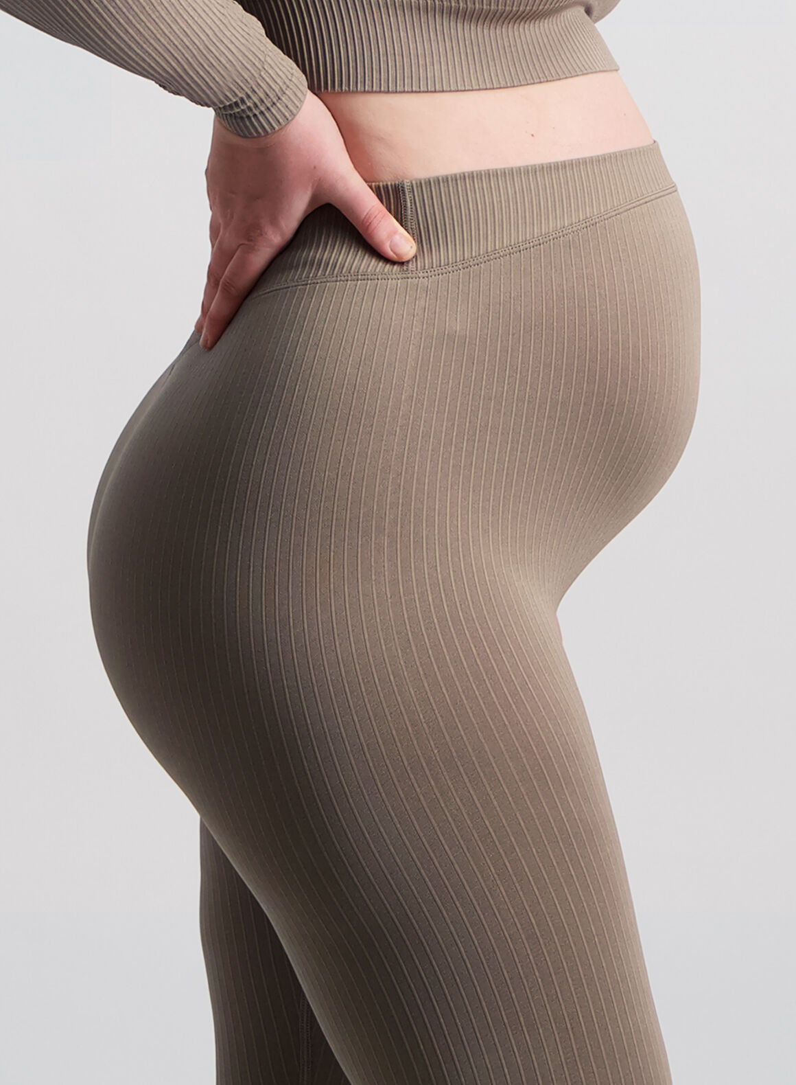 Aim'n - MATERNITY RIBBED SEAMLESS TIGHTS in Espresso - XS, BRN1, super-hi-res image number null
