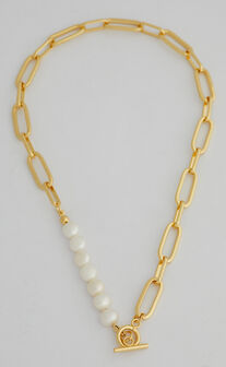 Sarahlen Necklace in Gold/Pearl