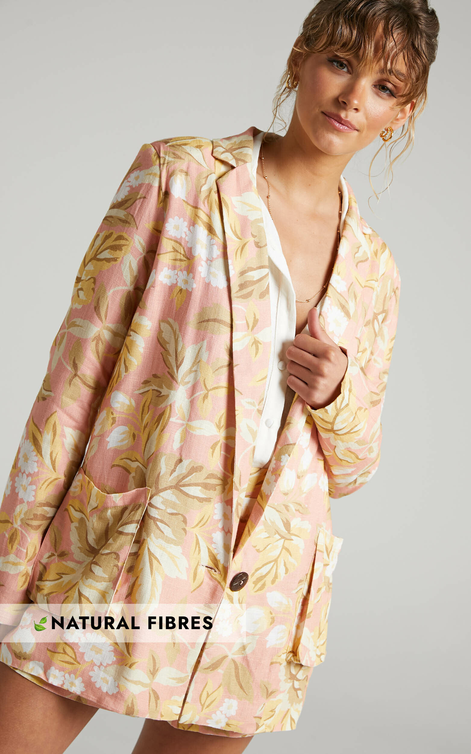Amalie The Label - Bay Linen Look Relaxed Button Front Blazer in Pink Floral - 04, PNK1