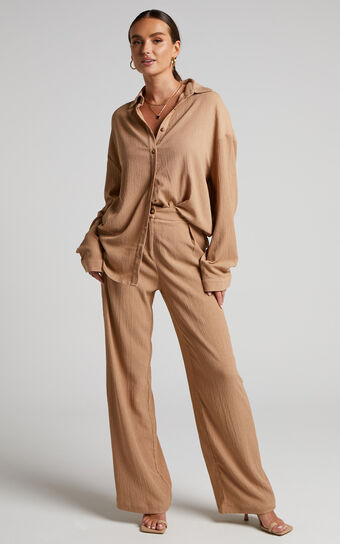 Isabeau Trousers - Mid Rise Relaxed Box Pleat Tailored Trousers in Mocha
