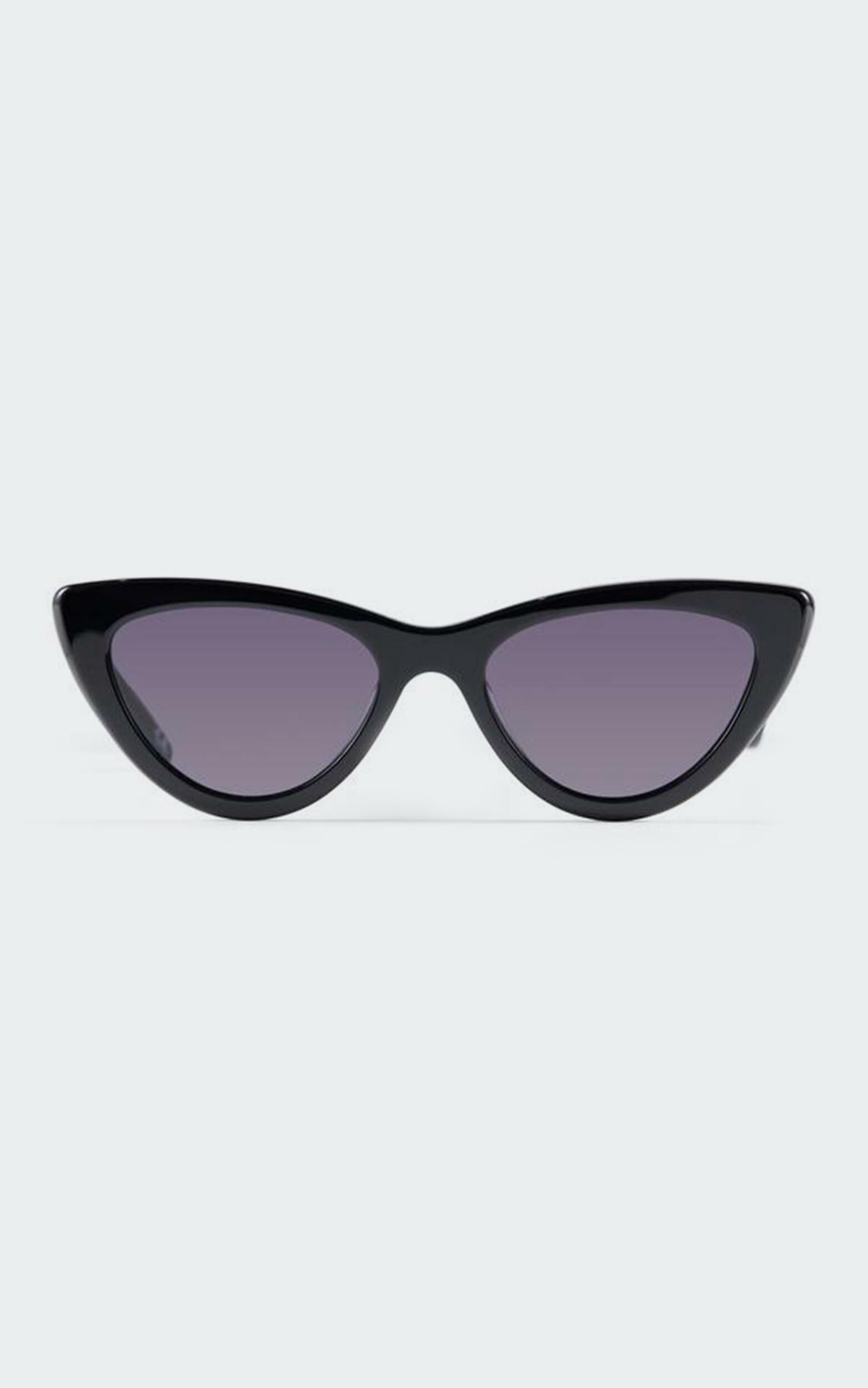 Luv Lou - The Leui Sunglasses in Black, Black