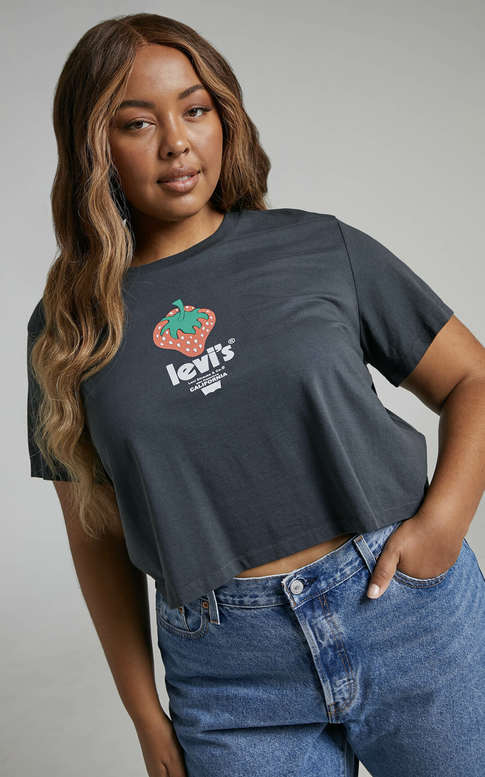 Levi's Curve - Strawberry Poster Logo Cropped Jordie Tee in Pirate Black - 16, BLK1, super-hi-res image number null