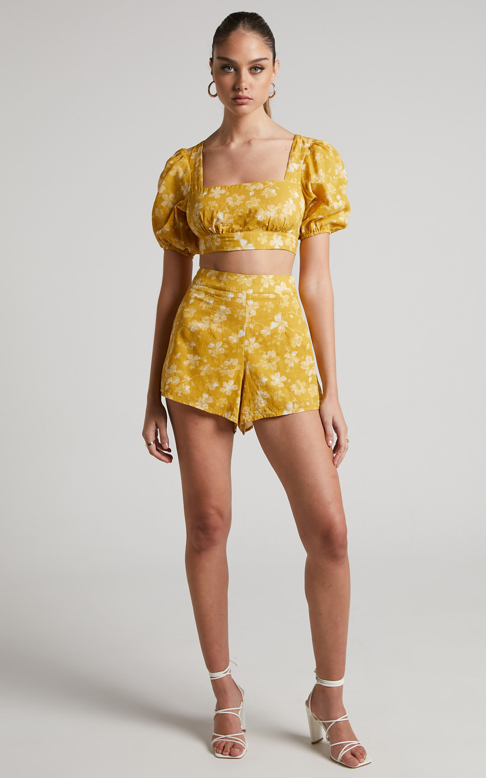 Zilda Two Piece Set - Open Back Puff Sleeve Crop Top and High Waist Shorts Set in Yellow - 04, YEL1
