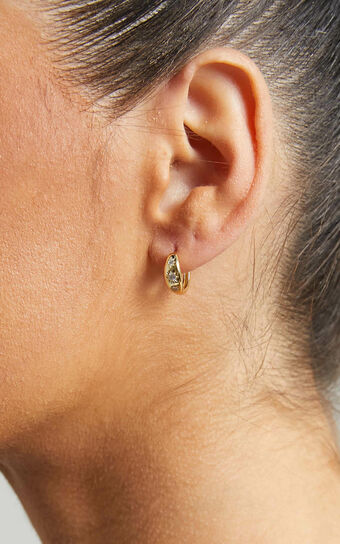 Belladonna Diamante Star Huggie Earrings in Gold