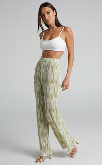Marfy Abstract Print Flared Plisse Pant in Green Marble