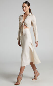 Annisa Tie Front Collared Midi Dress in Champagne