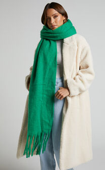 Marlowe Thick Long Tassles Scarf in Green