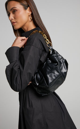 Karyme Gold Chain Strap Pouch Shoulder Bag in Black