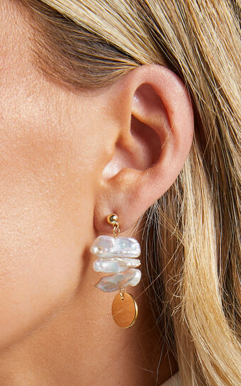 Enalene Pearl Earrings in Pearl