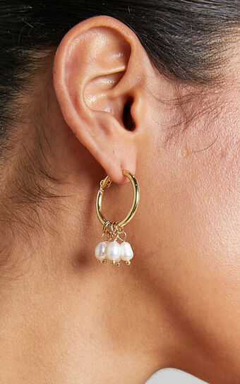 Brontie Hoop Earrings in Gold and Pearl