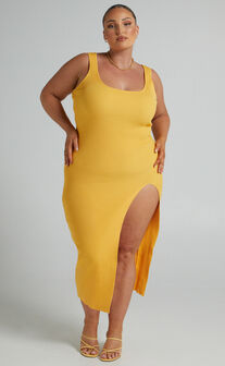 Aishah Scoop Neck Front Split Ribbed Midi Dress in Tangerine