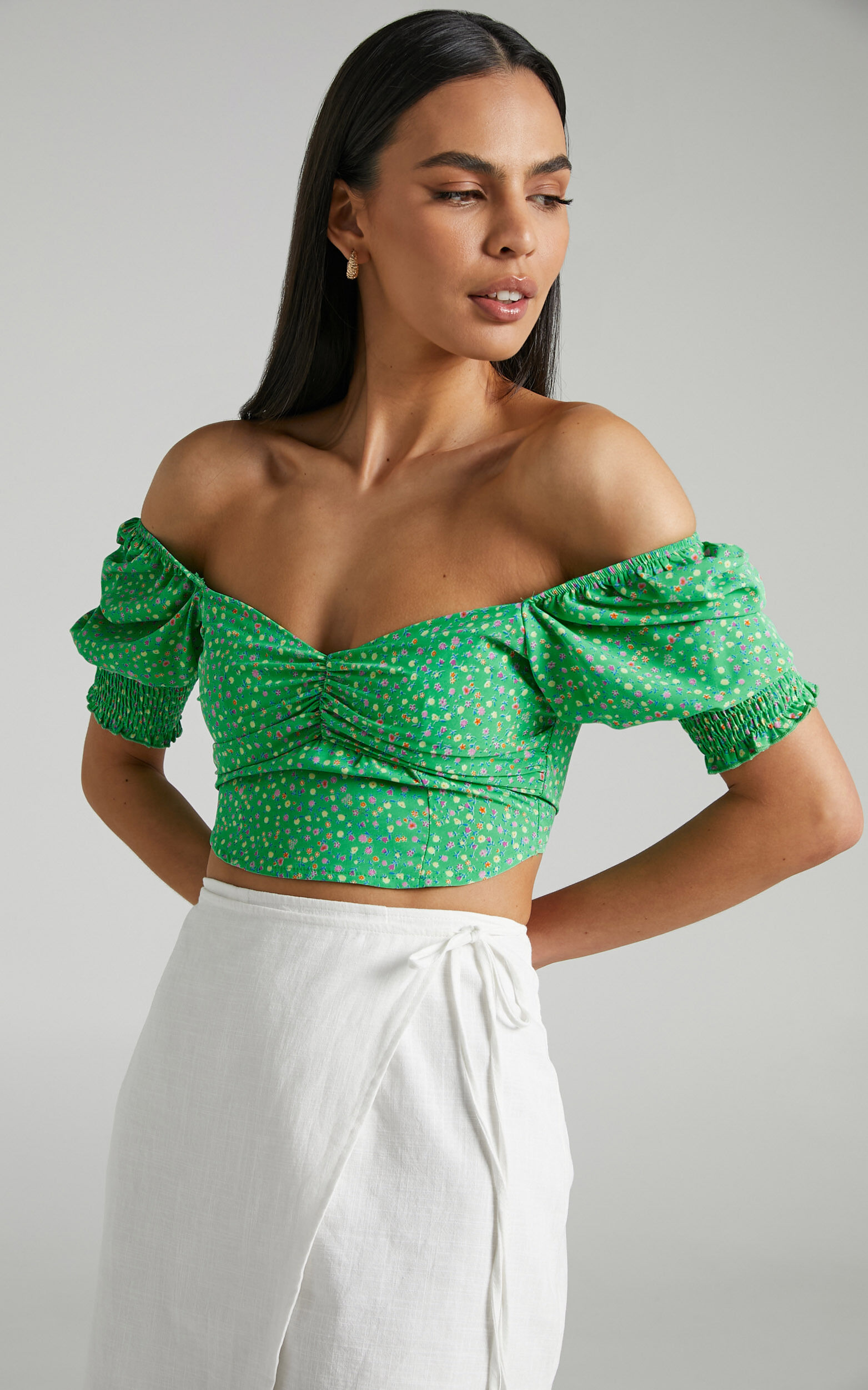 Feliza Ruched Sweetheart Bust Puff Sleeve Crop Top in Green Floral | Showpo