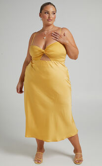 Tomoni Flounce Shoulder Midi Dress in Yellow