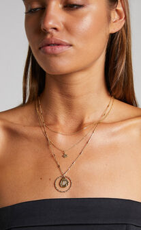 Judelyn Necklace - Star Pendant Layered Necklace in Gold