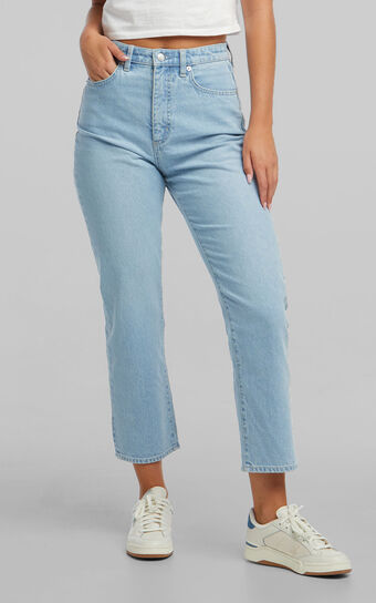 Riders - Hi Straight Curve Jeans in Blue Prediction