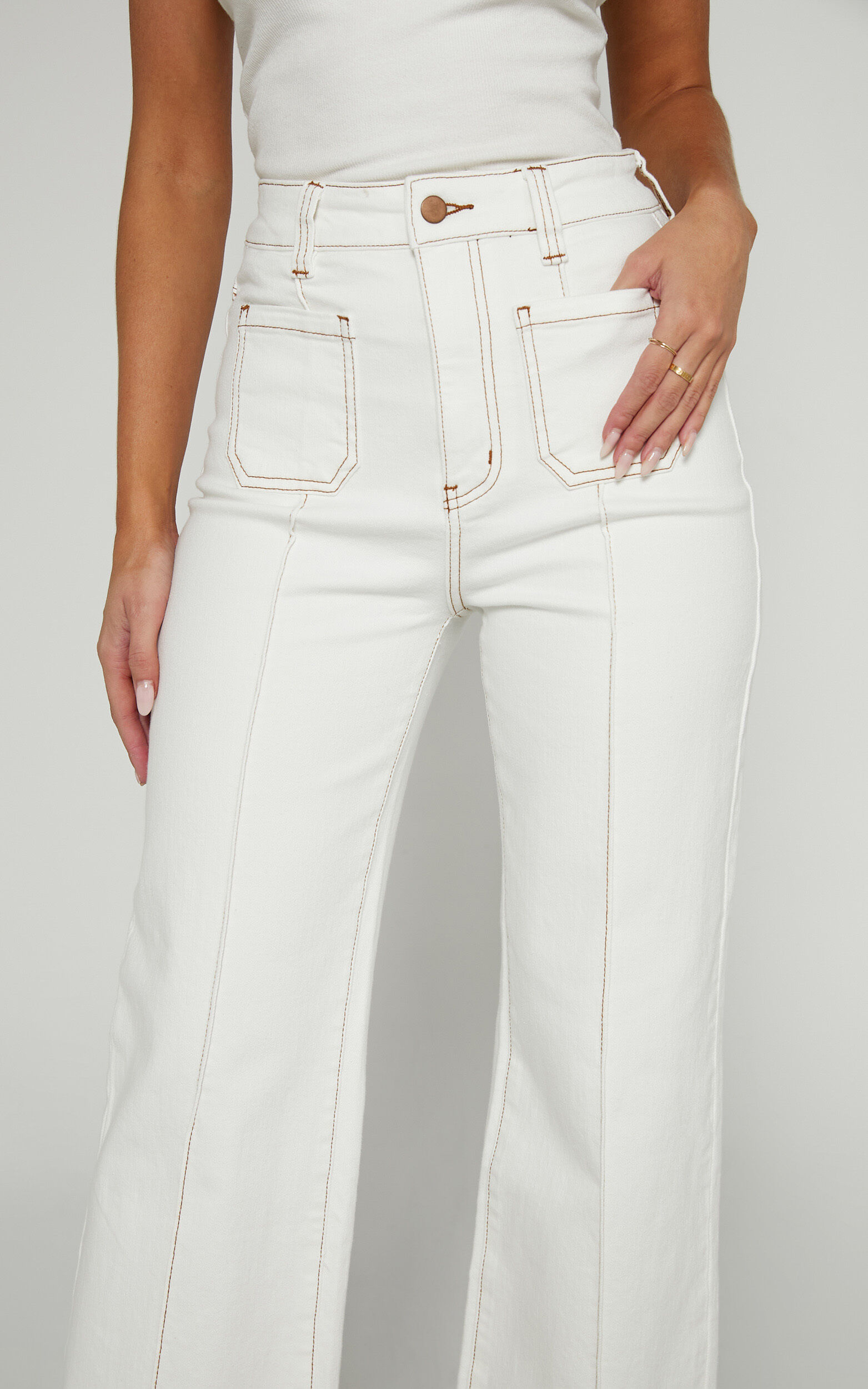 Malcolm Jeans - Mid Rise Contrast Stitch Flared Denim Jeans in White Denim
