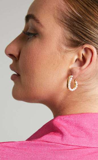 Erlynn Hoop Earrings in Gold/Pearl