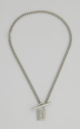 Darby Lock Necklace in Silver