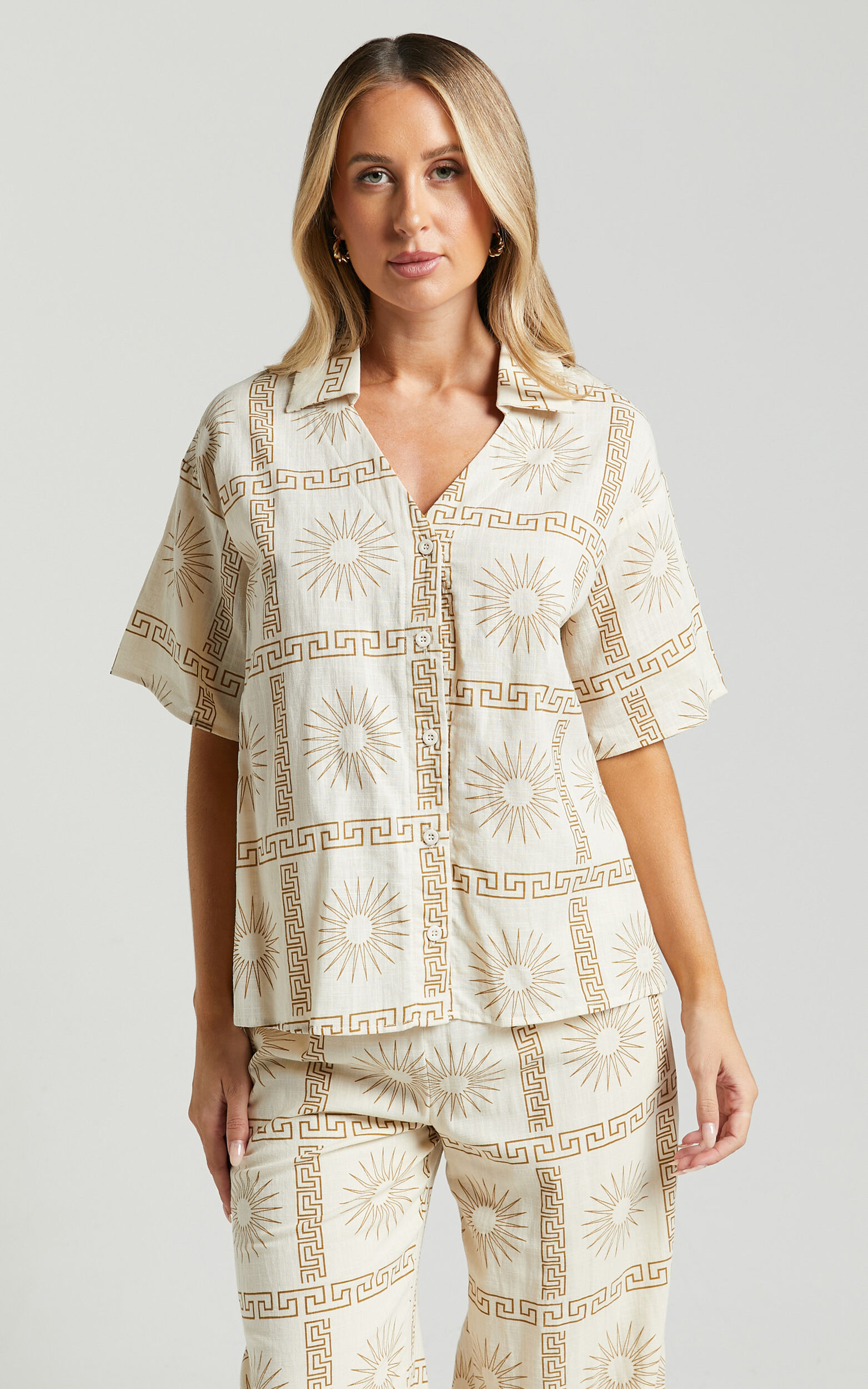 Cassidy Shirt - Short Sleeve Linen Look Shirt in Beige Sun Print - 06, NEU1